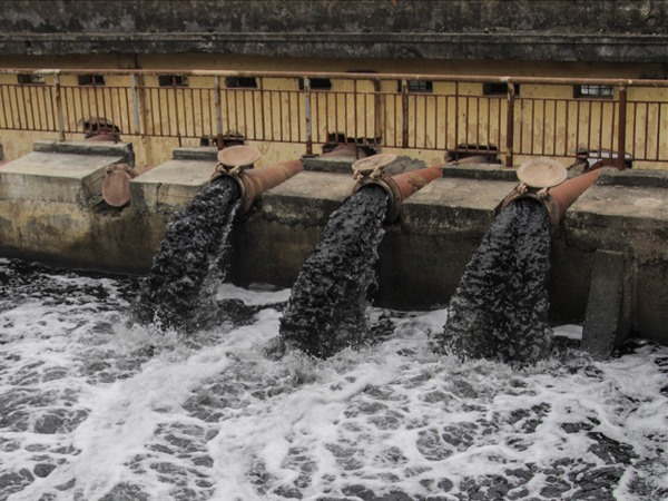 Kiểm tra tình trạng ô nhiễm nguồn nước công trình thủy lợi tại Hà Nội