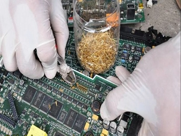 Dung môi tách vàng cực nhanh từ rác thải điện tử